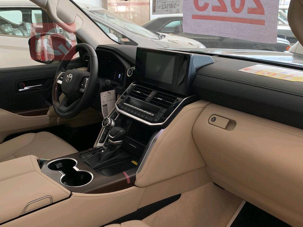 تۆیۆتا لاند کروزەر